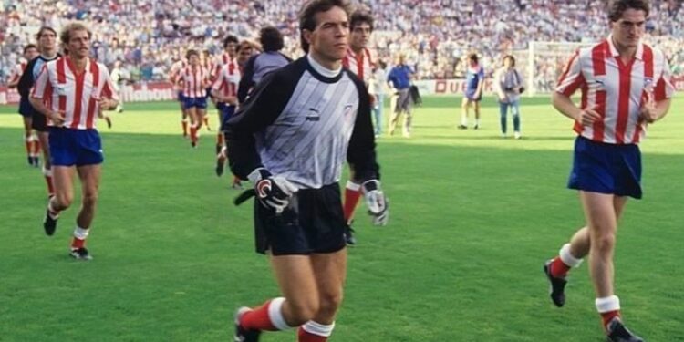 HOMENAJE A EX JUGADORES DEL ATLÉTICO PREVIO AL ESPAÑA-BRASIL 1 HOMENAJE A EX JUGADORES DEL ATLÉTICO PREVIO AL ESPAÑA-BRASIL