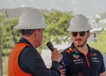 MONTAN TRABES EN LÍNEA 4 DEL METRO