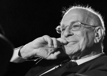 FALLECE DANIEL KAHNEMAN: NOBEL DE ECONOMÍA QUE REDEFINIÓ LA TOMA DE DECISIONES