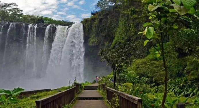 BLOQUEO EN CARRETERA POR DERRUMBE DE ESCALERAS EN EL SALTO DE EYIPANTLA, VERACRUZ 1 BLOQUEO EN CARRETERA POR DERRUMBE DE ESCALERAS EN EL SALTO DE EYIPANTLA, VERACRUZ