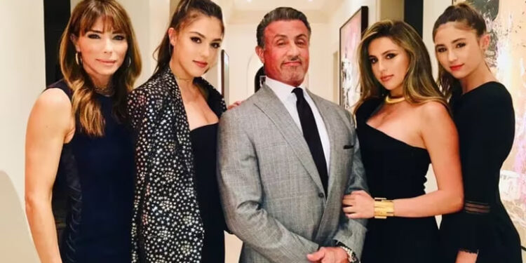 LA FAMILIA STALLONE: UNA INMERSIÓN EN LA VIDA PRIVADA DE LA LEYENDA DEL CINE 1 LA FAMILIA STALLONE: UNA INMERSIÓN EN LA VIDA PRIVADA DE LA LEYENDA DEL CINE