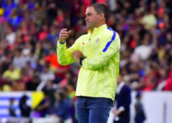 EL TÉCNICO DEL AMÉRICA Y EL DELANTERO HENRY MARTÍN LISTOS PARA ENFRENTAR EL CLÁSICO CONTRA CHIVAS