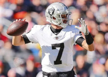 LAS VEGAS RAIDERS PIENSAN DEJAR FUERA DEL EQUIPO A BRIAN HOYER