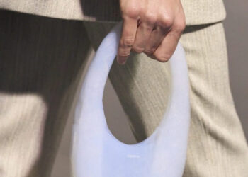 EL BOLSO ‘AIR SWIPE BAG’ DE COPERNI: UNA EXTRAVAGANCIA DE MODA INSPIRADA EN LA CIENCIA