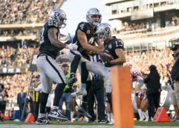 LOS RAIDERS DE LAS VEGAS LIBERAN A GAROPPOLO Y RENFROW PARA GENERAR ESPACIO BAJO EL TOPE SALARIAL