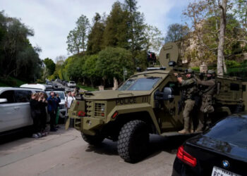 ALLANAMIENTOS EN LAS CASAS DE SEAN “DIDDY” COMBS RELACIONADOS CON INVESTIGACIÓN SOBRE TRÁFICO SEXUAL