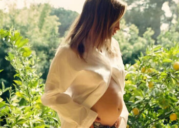 ASHLEY TISDALE ANUNCIA EMBARAZO: ¡ESPERA A SU SEGUNDO BEBÉ!