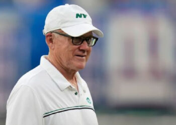 WOODY JOHNSON REFUTA RUMORES DE DISCUSIÓN CON ROBERT SALEH EN LA REUNIÓN DE LA NFL