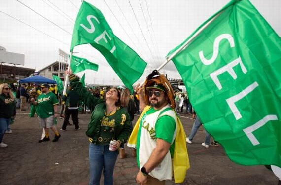 FANÁTICOS DE LOS ATLÉTICOS BOICOTEAN EL JUEGO INAUGURAL EN PROTESTA POR LA MUDANZA PLANEADA 1 FANÁTICOS DE LOS ATLÉTICOS BOICOTEAN EL JUEGO INAUGURAL EN PROTESTA POR LA MUDANZA PLANEADA