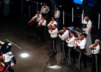 ¡PRESENTACIÓN ÚNICA! HOUSTON TEXANS LANZA JERSEYS INSPIRADOS EN LA CULTURA MEXICANA CON ACENTO MARIACHI