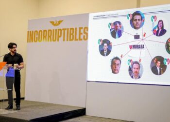 EXHIBE MC PAGOS DE ADRIÁN A EMPRESA FANTASMA