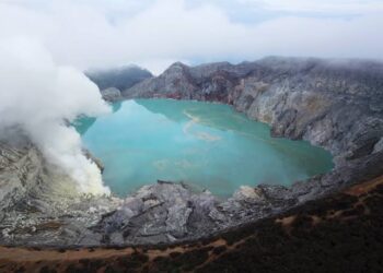 TRAGEDIA EN EL VOLCÁN: TURISTA MUERE TRAS CAER AL CRÁTER MIENTRAS SE TOMABA FOTOS