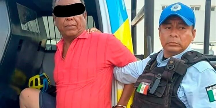 DETIENEN A HOMBRE POR TOCAMIENTOS A 3 MENORES EN ALBERCA 1 DETIENEN A HOMBRE POR TOCAMIENTOS A 3 MENORES EN ALBERCA