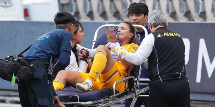 NAYELI RANGEL DE TIGRES FEMENIL EN CIRUGÍA TRAS FUERTE CHOQUE DE CABEZAS 1 NAYELI RANGEL DE TIGRES FEMENIL EN CIRUGÍA TRAS FUERTE CHOQUE DE CABEZAS