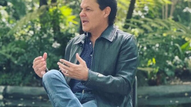 PEDRO FERNÁNDEZ DESMIENTE RUMORES DE CIRUGÍAS FACIALES 1 PEDRO FERNÁNDEZ DESMIENTE RUMORES DE CIRUGÍAS FACIALES