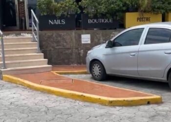 EJECUTAN A HOMBRE EN ESTACIONAMIENTO DE PLAZA PENÍNSULA DE CANCÚN