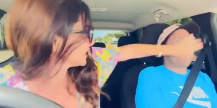 INFLUENCER ELISA JORDANA ENFRENTA VIOLENTO ALTERCADO DURANTE TRANSMISIÓN EN VIVO ¿QUIÉN ES ESTA FIGURA VIRAL? 1 INFLUENCER ELISA JORDANA ENFRENTA VIOLENTO ALTERCADO DURANTE TRANSMISIÓN EN VIVO ¿QUIÉN ES ESTA FIGURA VIRAL?