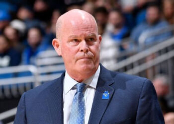 STEVE CLIFFORD DEJA EL PUESTO DE ENTRENADOR DE LOS CHARLOTTE HORNETS Y BUSCA UNA POSICIÓN EN LA DIRECTIVA