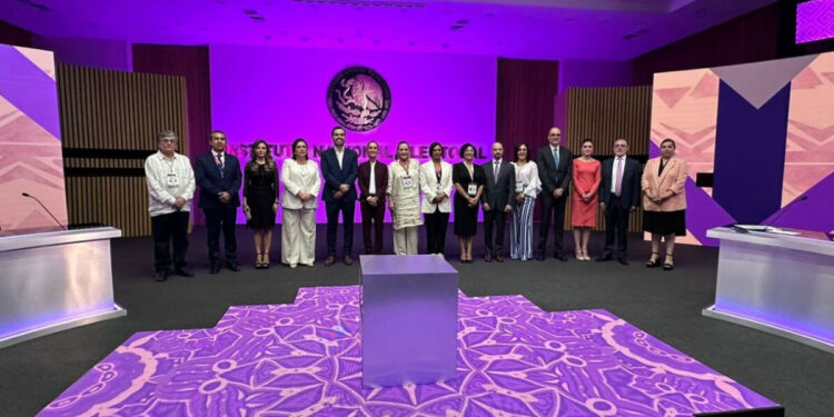 MUCHO ATAQUE… POCAS PROPUESTAS 1 MUCHO ATAQUE… POCAS PROPUESTAS