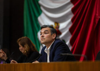 RENUNCIA MAURO GUERRA A PRESIDENCIA DEL CONGRESO