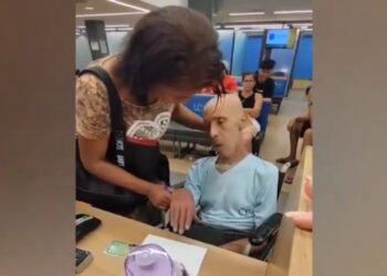 LLEVA A TÍO MUERTO A PEDIR PRÉSTAMO