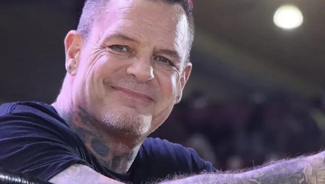 "EL VAMPIRO ENCABEZARÁ EL CARTEL 'ORÍGENES' DE AAA COMO PARTE DE SU GIRA DE DESPEDIDA" 1 “EL VAMPIRO ENCABEZARÁ EL CARTEL ‘ORÍGENES’ DE AAA COMO PARTE DE SU GIRA DE DESPEDIDA”