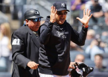 BOONE EXPULSADO EN EL PARTIDO ENTRE YANKEES Y ATLÉTICOS