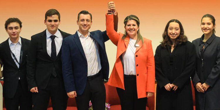 VAN COLOSIO Y MARTHA POR REBAJA EN RECIBOS DE LUZ 1 VAN COLOSIO Y MARTHA POR REBAJA EN RECIBOS DE LUZ