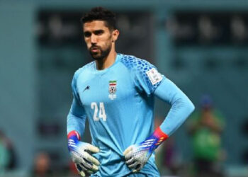 FUERTES CRÍTICAS TRAS SANCIÓN A FUTBOLISTA IRANÍ POR ABRAZAR A UNA AFICIONADA