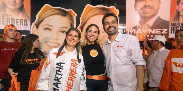 PINTAN LA MACRO DE NARANJA MAYNEZ Y MARIANA