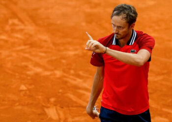DANIIL MEDVEDEV CRITICA LA ILUMINACIÓN EN EL MADRID OPEN ANTES DE SU VICTORIA EN TERCERA RONDA
