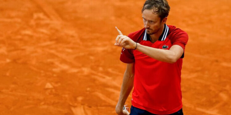 DANIIL MEDVEDEV CRITICA LA ILUMINACIÓN EN EL MADRID OPEN ANTES DE SU VICTORIA EN TERCERA RONDA