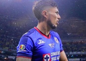 CARLOS SALCEDO SE ENFRENTA A LA AFICIÓN DEL AMÉRICA