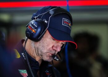 RED BULL PIERDE A SU ‘GENIO DE LA AERODINÁMICA’: ADRIAN NEWEY CONFIRMA SU SALIDA DE LA ESCUDERÍA