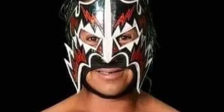 EL MUNDO DE LA LUCHA LIBRE DE LUTO POR LA MUERTE DE 'PEQUEÑO NITRO' 1 EL MUNDO DE LA LUCHA LIBRE DE LUTO POR LA MUERTE DE ‘PEQUEÑO NITRO’