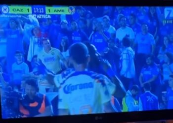 IBAI LLANOS DISFRUTA LA FINAL CRUZ AZUL VS AMÉRICA EN UNA TAQUERÍA