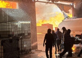 INCENDIO EN MADERA DESTRUYE DOS VIVIENDAS