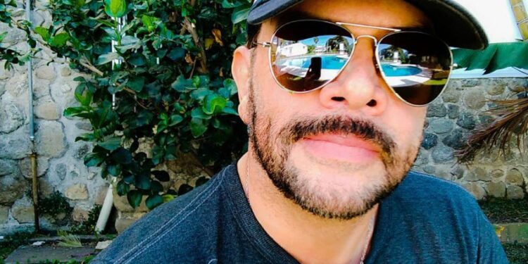 HÉCTOR ‘N’ AUSENTE EN EL FUNERAL DE SU MADRE: REVELACIONES DESGARRADORAS 1 HÉCTOR ‘N’ AUSENTE EN EL FUNERAL DE SU MADRE: REVELACIONES DESGARRADORAS