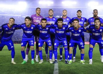 CRUZ AZUL DEDICA LIGUILLA A PACO VILLA