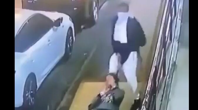 ATACANTE EMPLEA CINTURÓN PARA AGREDIR Y ABUSAR A MUJER EN CALLES DEL BRONX 1 ATACANTE EMPLEA CINTURÓN PARA AGREDIR Y ABUSAR A MUJER EN CALLES DEL BRONX