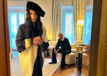 ¡CHER BUSCA COLÁGENO! LA ESTRELLA DE 77 AÑOS ROMPE ESQUEMAS AL SALIR CON HOMBRES MÁS JOVENES