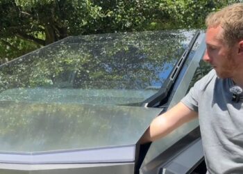 TESLA ACTUALIZA CYBERTRUCK: AHORA SEGURO, SIN CORTAR FRUTAS O DEDOS