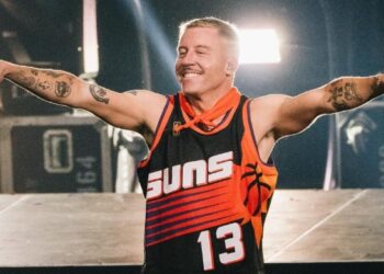 ¡MACKLEMORE LANZA CONTUNDENTE CANCIÓN PROPALISTINA CRITICANDO A BIDEN Y A LA INDUSTRIA MUSICAL!