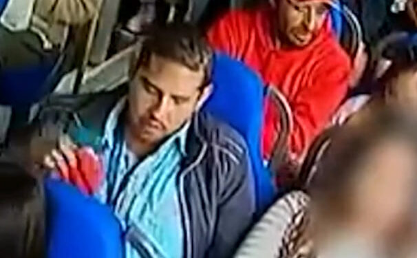 ACOSA A MUJER EN CAMIÓN Y CHOFER DETIENE UNIDAD PARA DEFENDERLA 1 ACOSA A MUJER EN CAMIÓN Y CHOFER DETIENE UNIDAD PARA DEFENDERLA