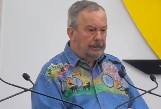 MAURICIO HACE BERRINCHE Y ABANDONA DEBATE