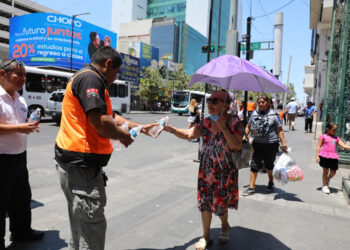 SE ‘DERRITE’ NUEVO LEÓN; ALCANZA TERMÓMETRO LOS 50 GRADOS CENTÍGRADOS