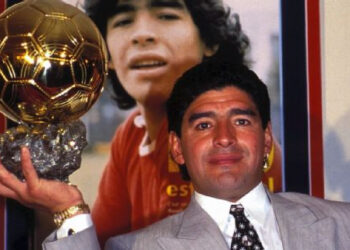 EL BALÓN DE ORO DE MARADONA, DESAPARECIDO POR 30 AÑOS, PODRÍA ROMPER RÉCORDS EN SUBASTA