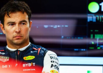 CHECO PÉREZ SE PREPARA PARA EL GP DE IMOLA TRAS SU VISITA A MILTON KEYNES