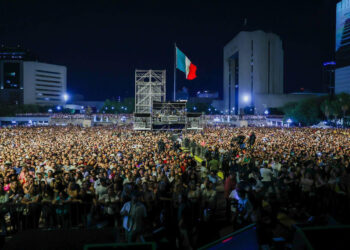 …Y VAN 90 MIL A VER A CARÍN LEÓN A LA MACRO