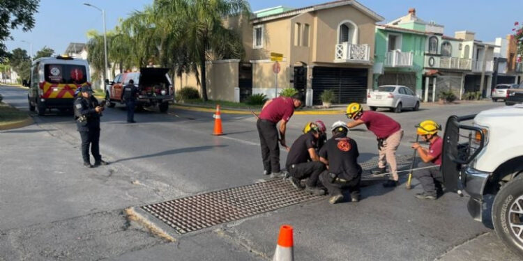 RESCATAN ADOLESCENTES EXTRAVIADOS ¡EN DRENAJE! 1 RESCATAN ADOLESCENTES EXTRAVIADOS ¡EN DRENAJE!